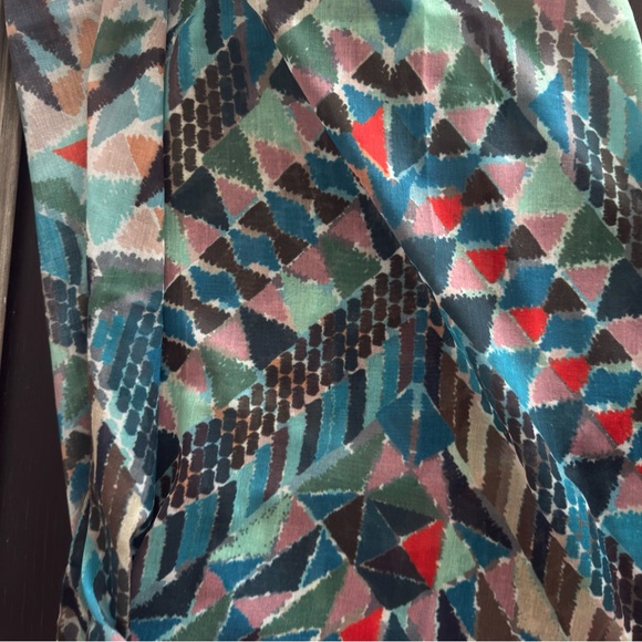 Geometric Patterned Scarf - Picture 4 of 5